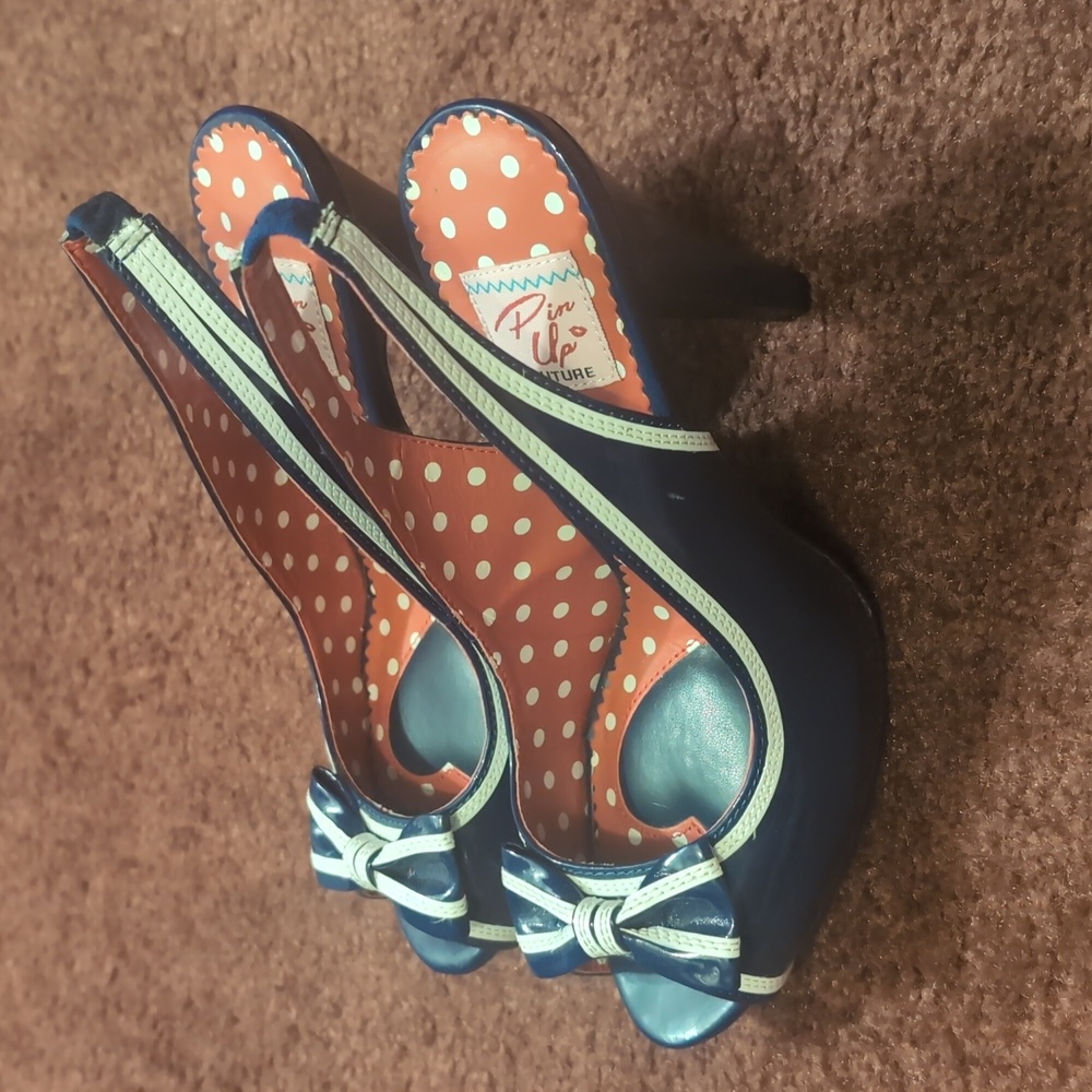 Pinup Couture Blue and White Bow Heels - Picture 3 of 6